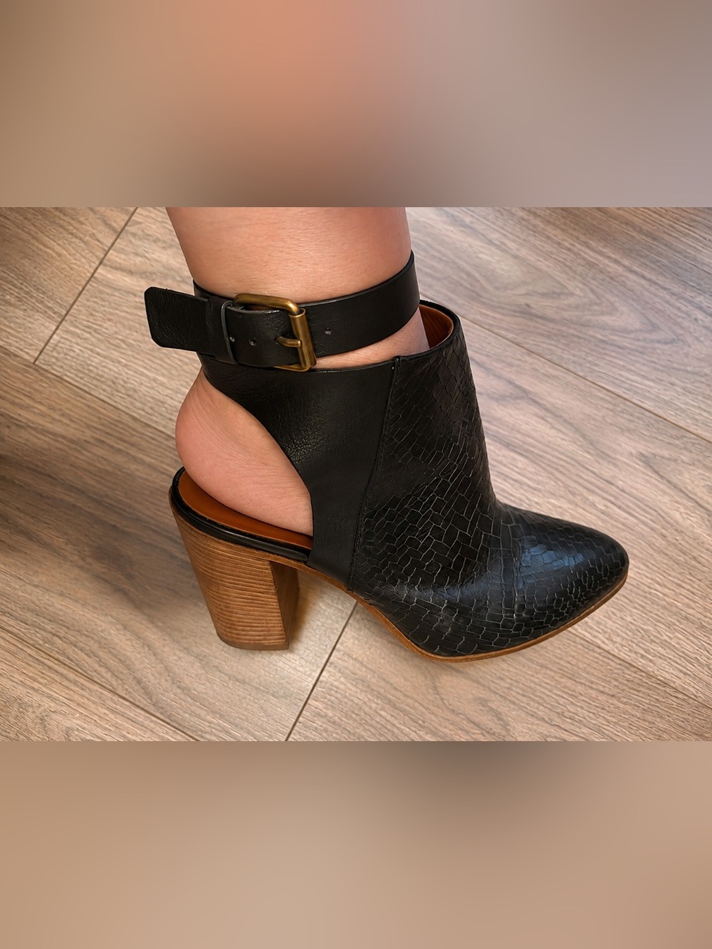 Buttero B6014 Black Embossed Leather Ankle Strap Booties EU 40 Made in Italy